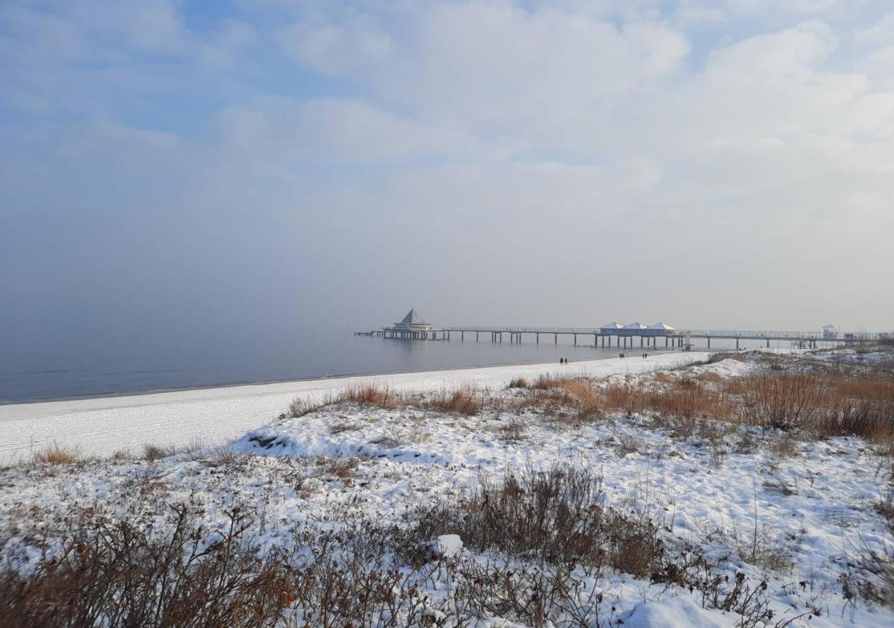 Modernes Reetdach-Ostseeferienhaus Bella Mare, Insel Usedom Mit Sauna, Kamin & Sonnenterrasse Zirchow Exterior foto